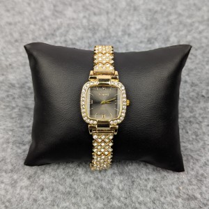 Luxury Golden Stone Studded Ladies Quartz Watch – Stylish & Elegant Design (Black Dial)